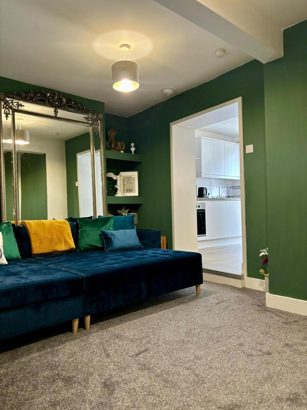 Stylish And Chic Seaside Apartment Southend-on-Sea Bagian luar foto