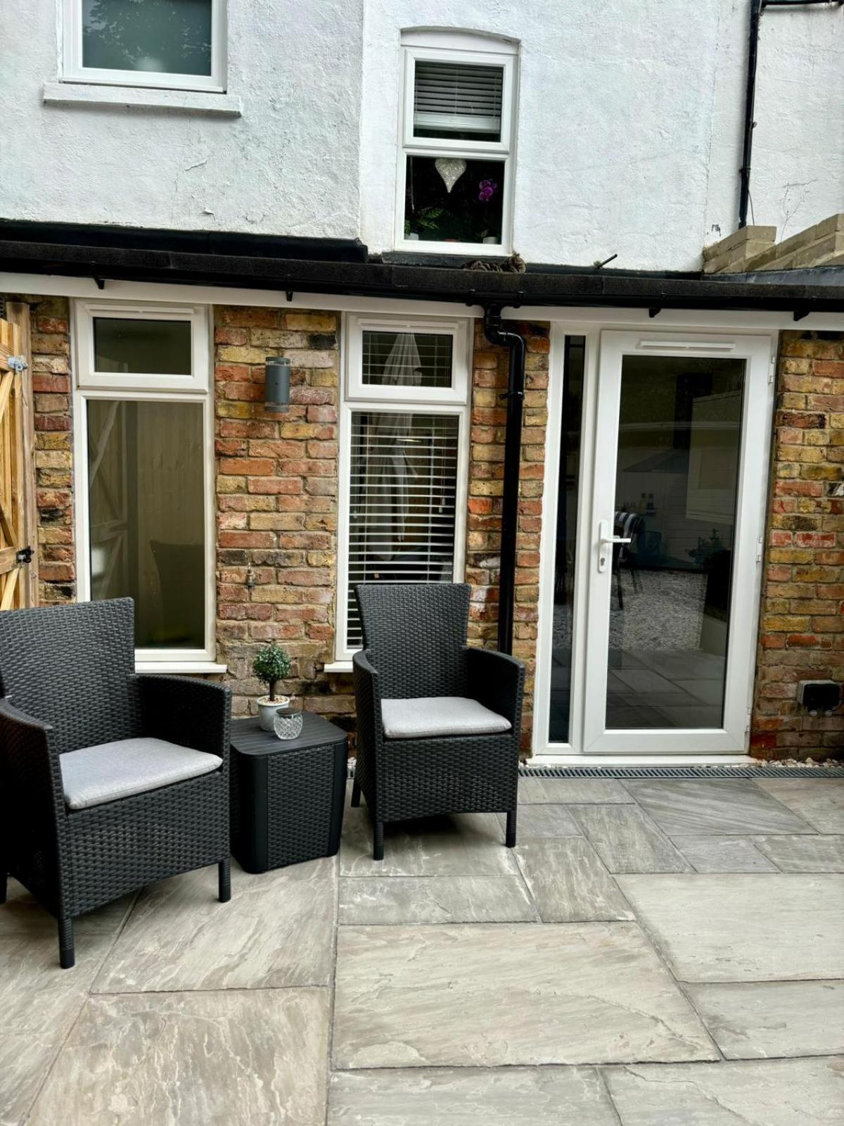 Stylish And Chic Seaside Apartment Southend-on-Sea Bagian luar foto